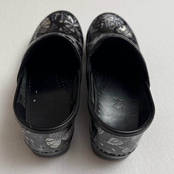 Dansko Black Floral Metallic Print Patent Leather Clogs Size 37 US Size 6.5 - 7 - Picture 7 of 12